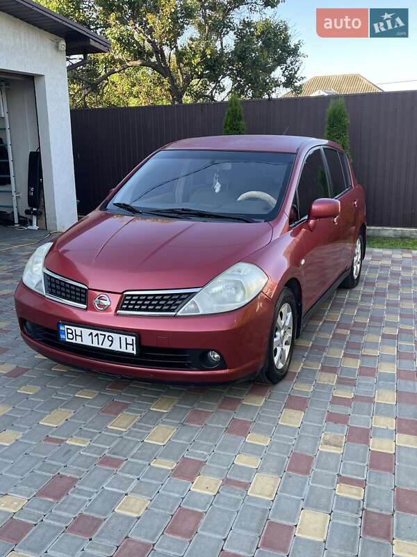 Nissan Tiida (2008)