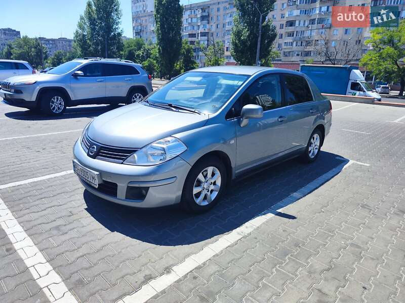 Nissan Tiida (2008)
