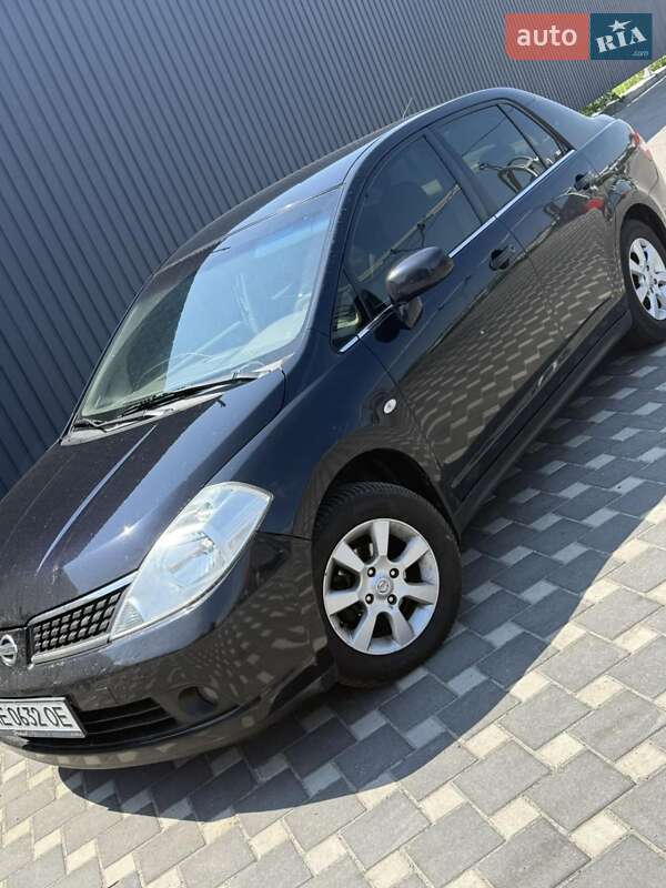 Nissan Tiida (2008)