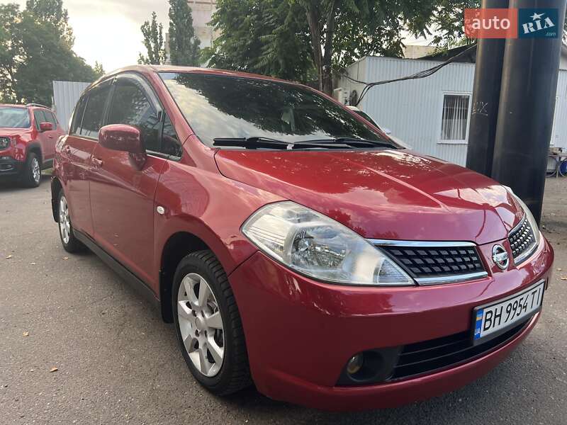 Nissan Tiida (2008)