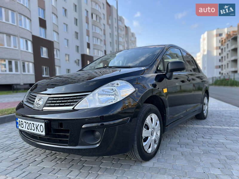 Nissan Versa (2009)