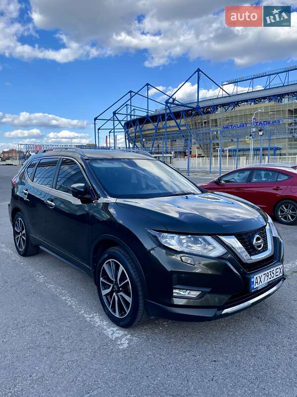 Nissan X-trail (2017)