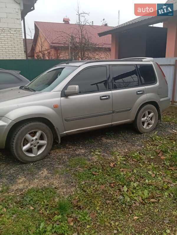 Nissan X-trail (2003)