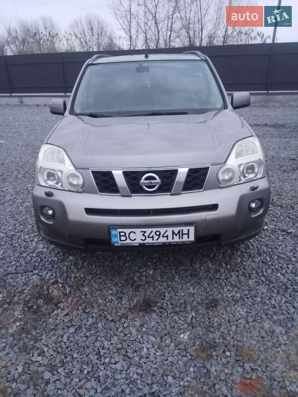 Nissan X-trail (2010)