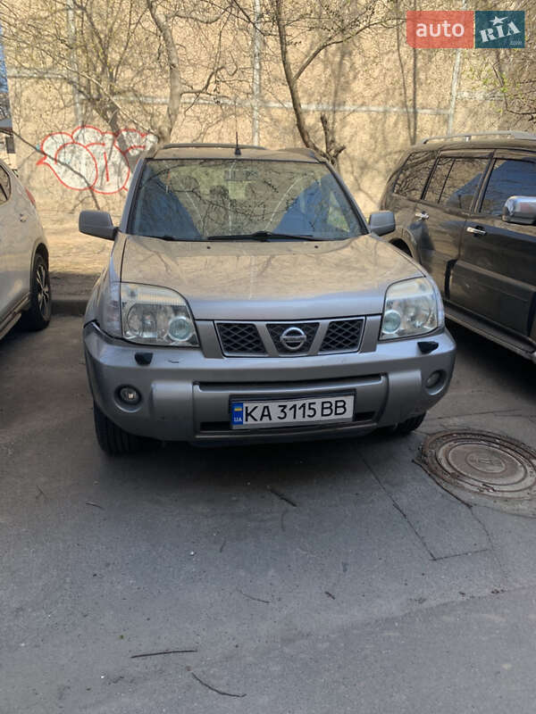 Nissan X-trail (2005)
