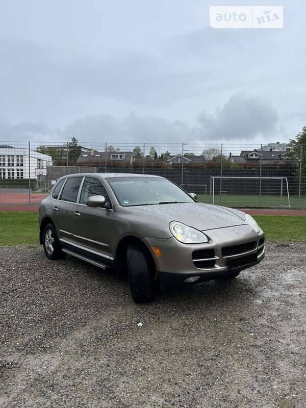Porsche Cayenne (2003)