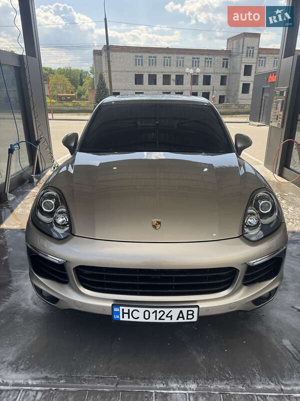 Porsche Cayenne (2015)