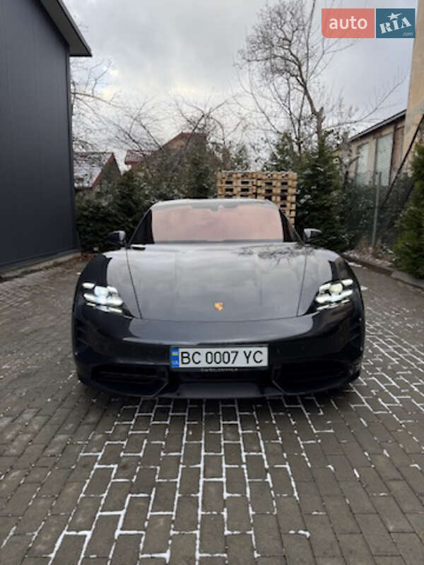 Porsche Taycan (2020)