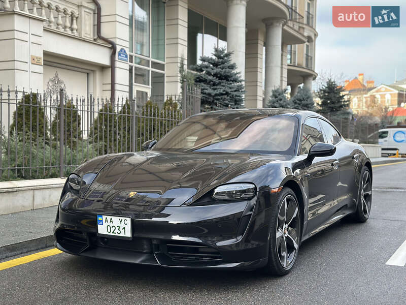 Porsche Taycan (2021)