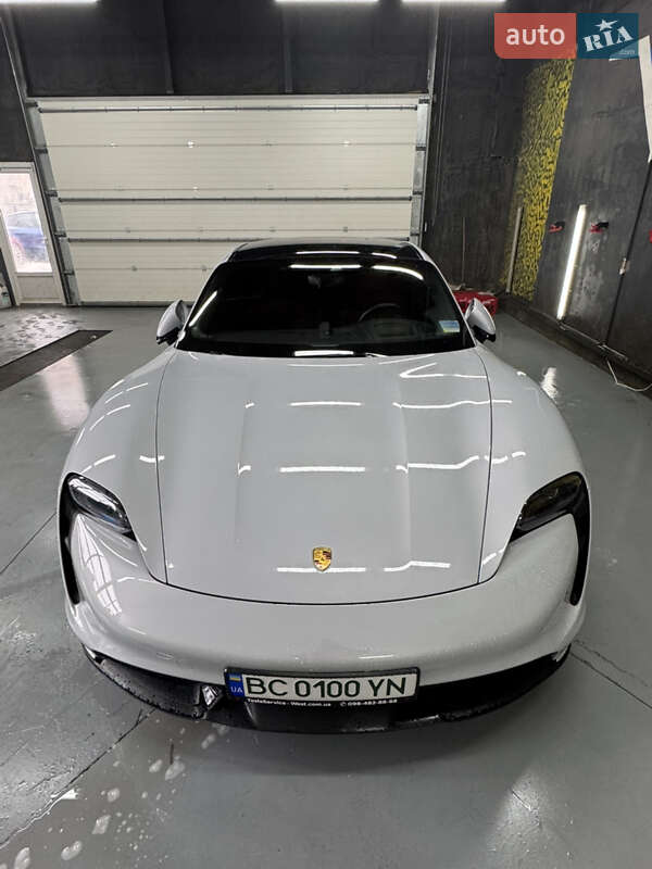 Porsche Taycan (2022)