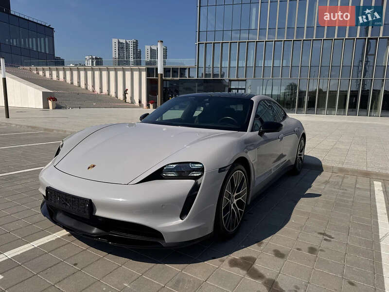 Porsche Taycan (2021)