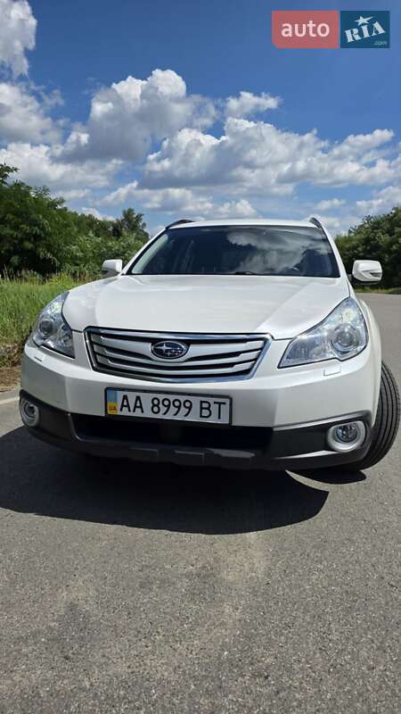 Subaru Legacy outback (2010)