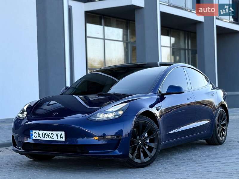 Tesla Model 3 (2022)