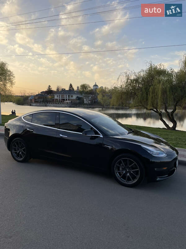 Tesla Model 3 (2019)