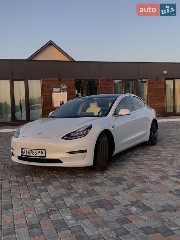 Tesla Model 3 (2019)