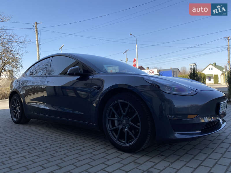Tesla Model 3 (2021)