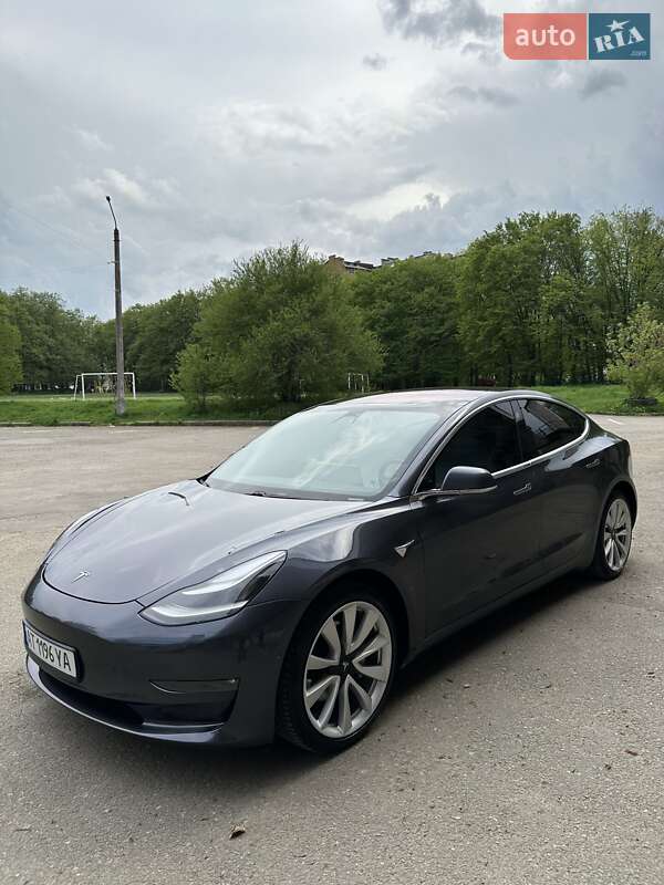 Tesla Model 3 (2019)