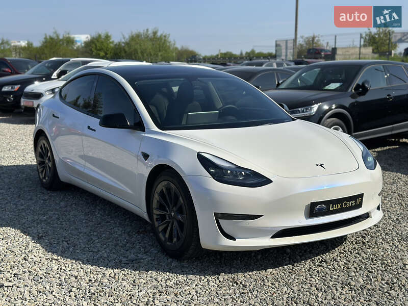 Tesla Model 3 (2022)