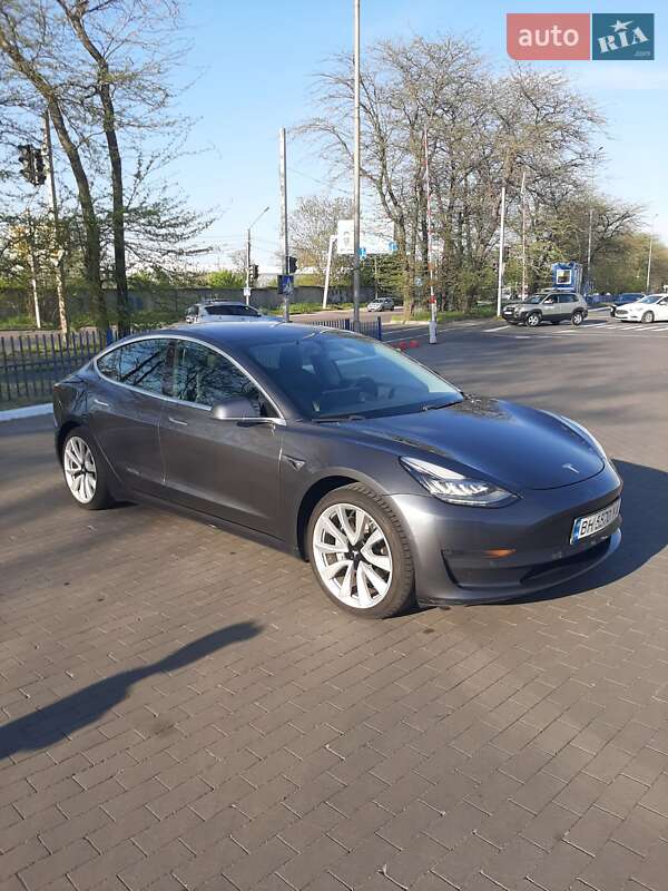 Tesla Model 3 (2018)