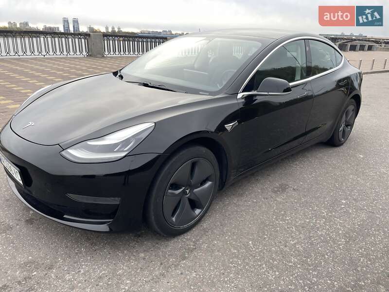 Tesla Model 3 (2019)