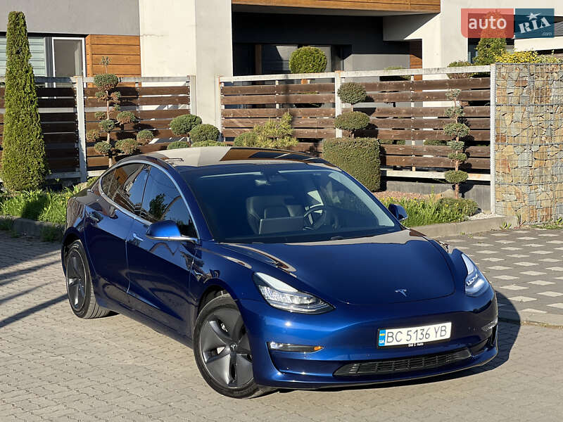 Tesla Model 3 (2019)