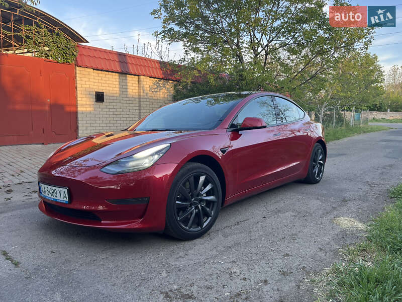 Tesla Model 3 (2019)