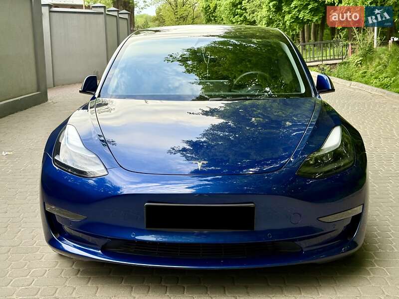Tesla Model 3 (2022)