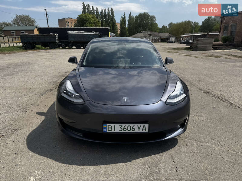 Tesla Model 3 (2019)