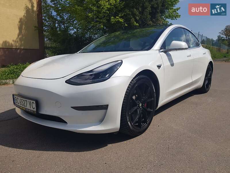 Tesla Model 3 (2019)