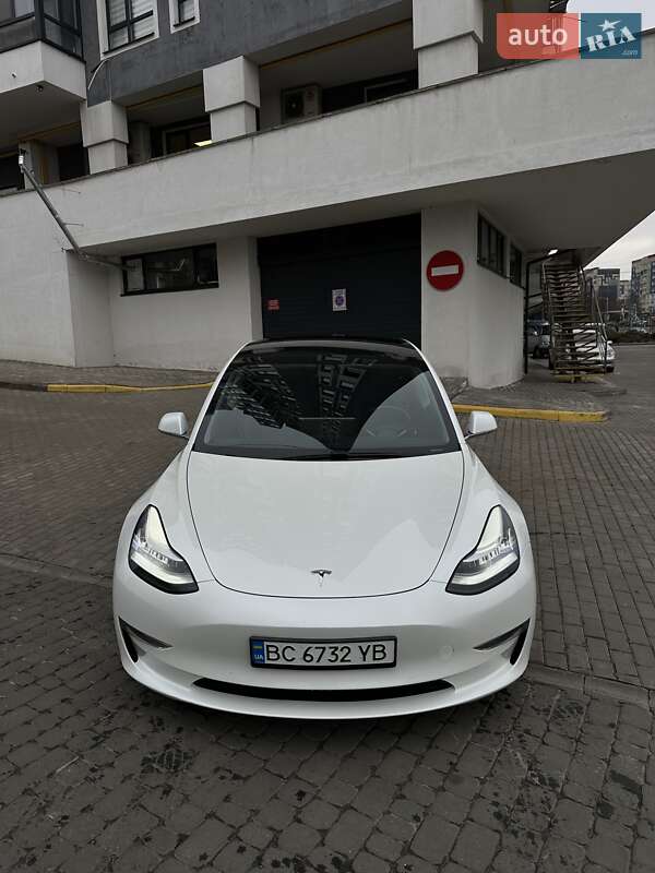 Tesla Model 3 (2020)
