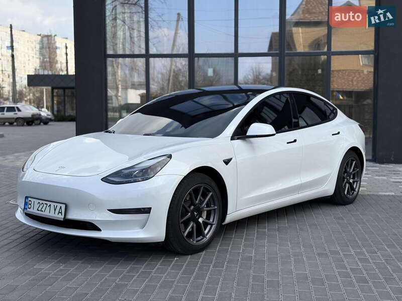 Tesla Model 3 (2021)