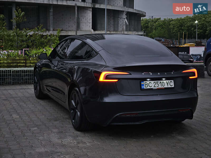 Tesla Model 3 (2024)