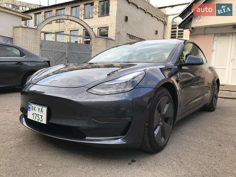 Tesla Model 3 (2023)