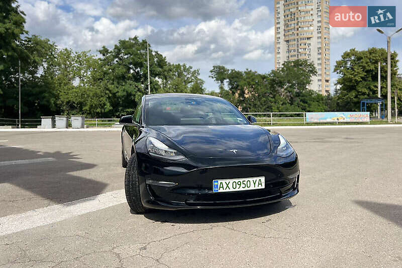 Tesla Model 3 (2019)