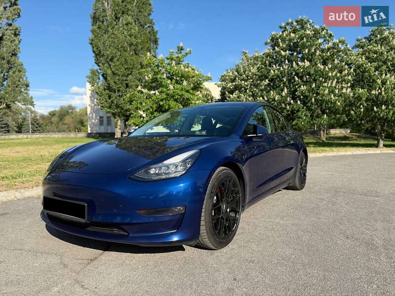 Tesla Model 3 (2018)