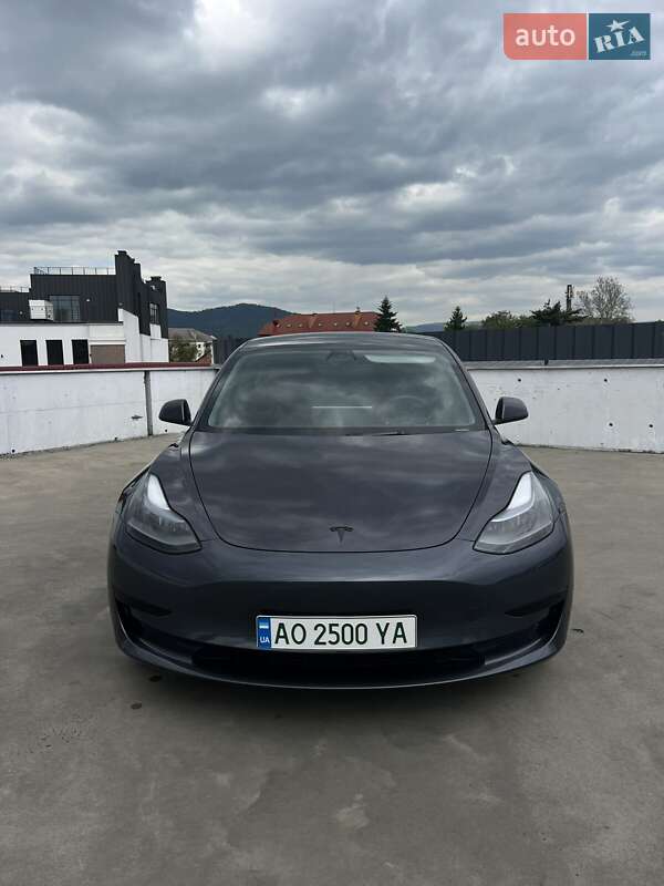 Tesla Model 3 (2022)
