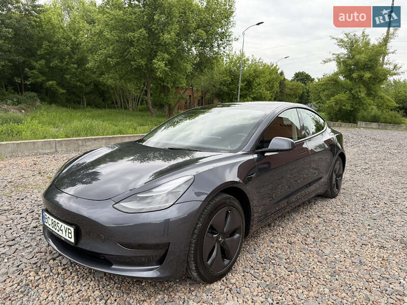 Tesla Model 3 (2022)