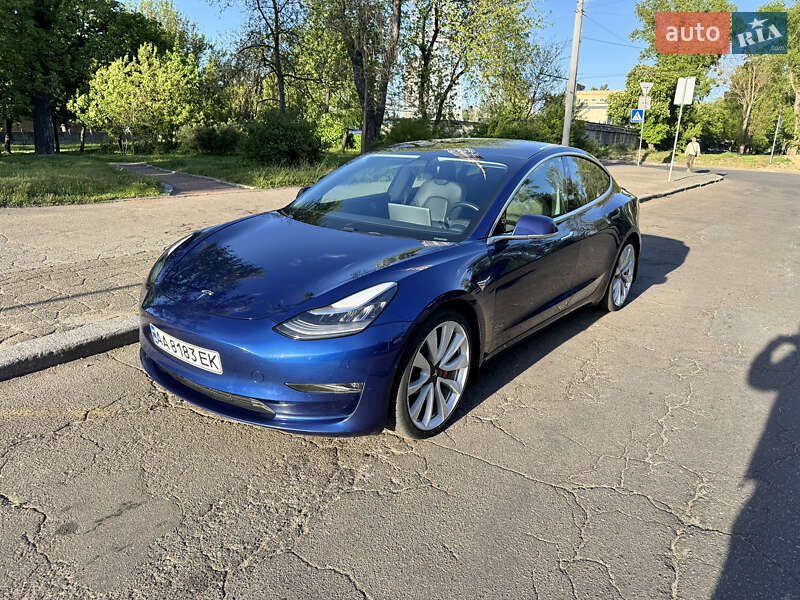 Tesla Model 3 (2019)