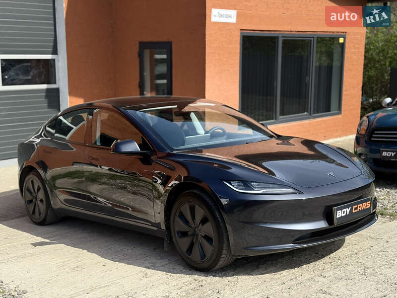 Tesla Model 3 (2024)
