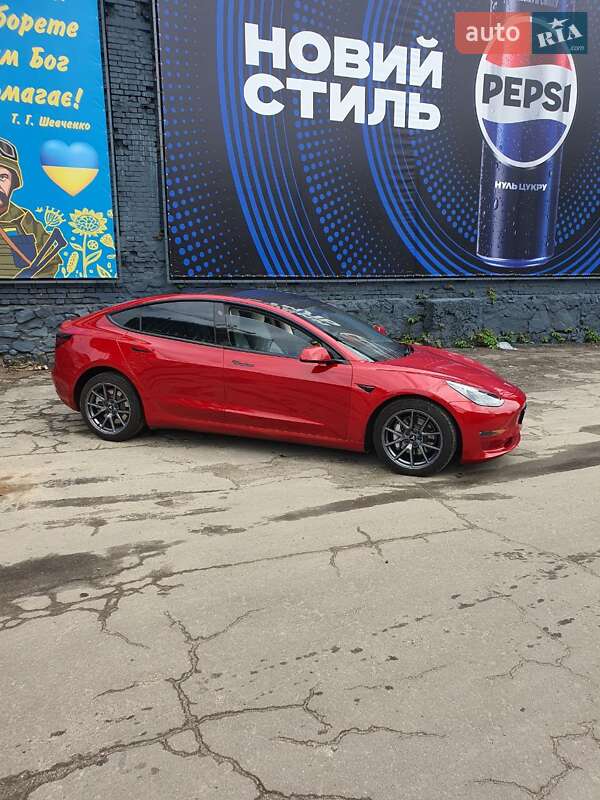 Tesla Model 3 (2021)