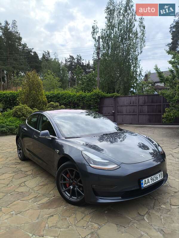 Tesla Model 3 (2018)