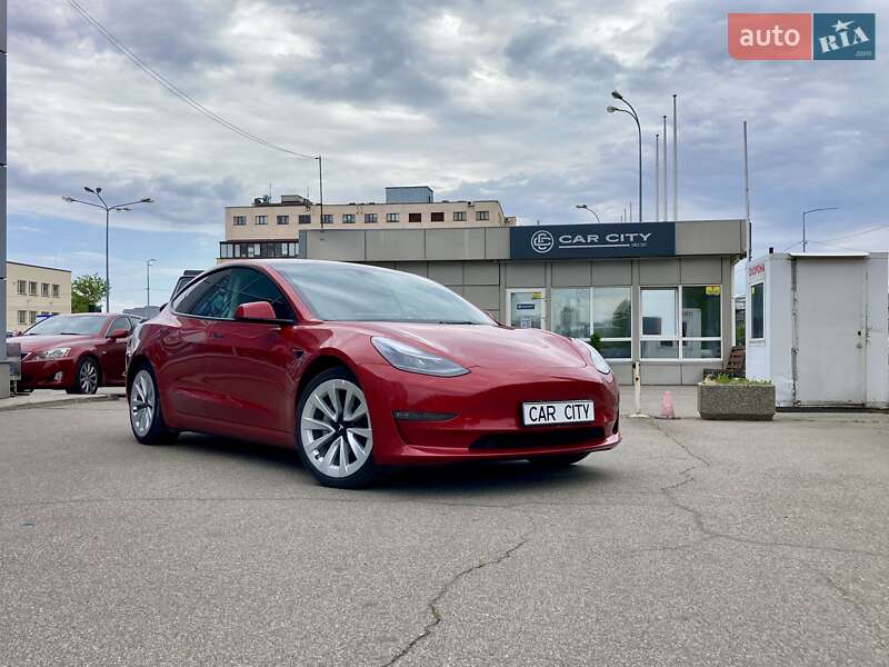 Tesla Model 3 (2022)