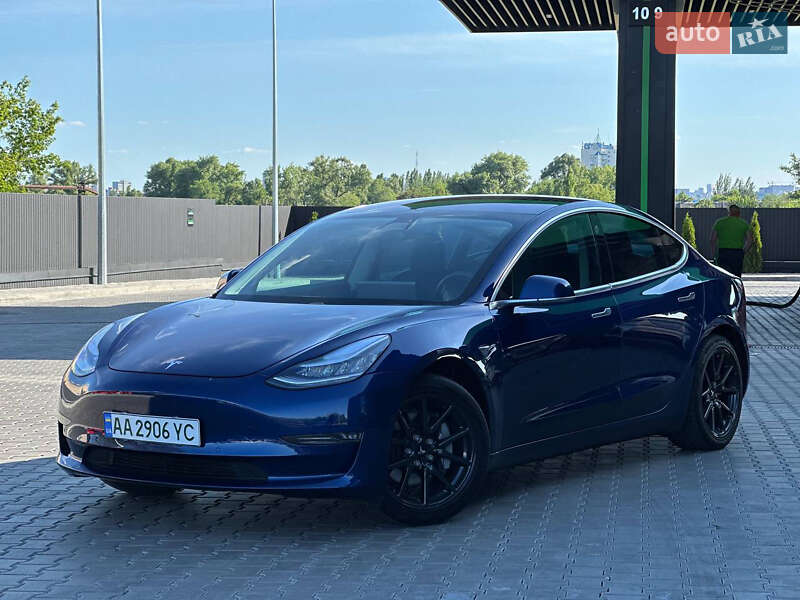 Tesla Model 3 (2018)