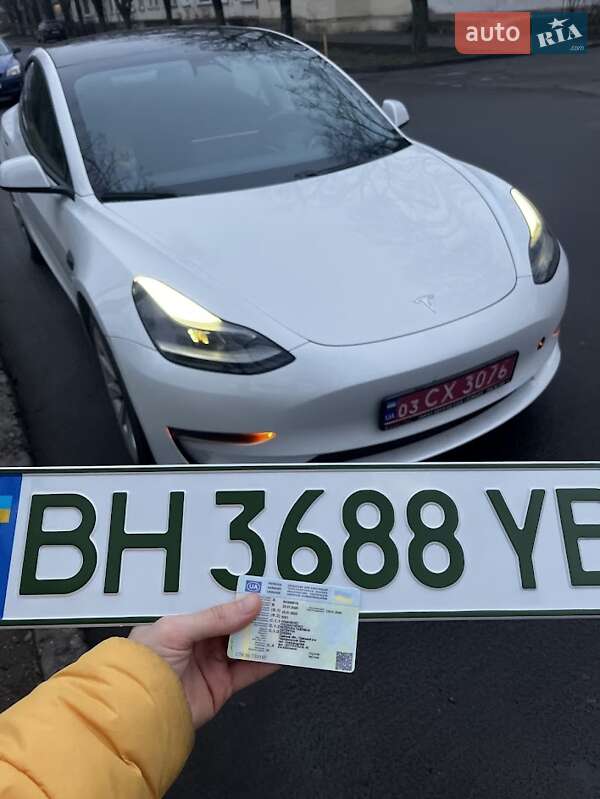 Tesla Model 3 (2021)