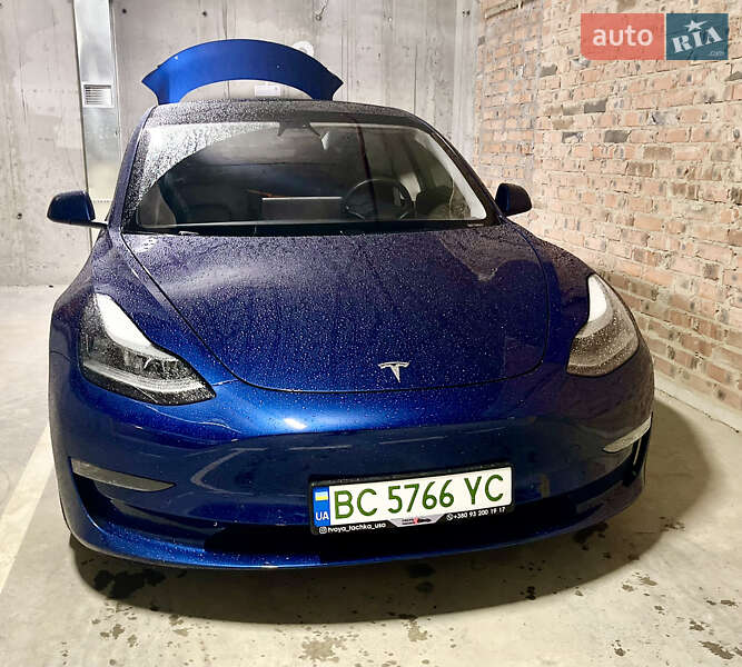 Tesla Model 3 (2021)