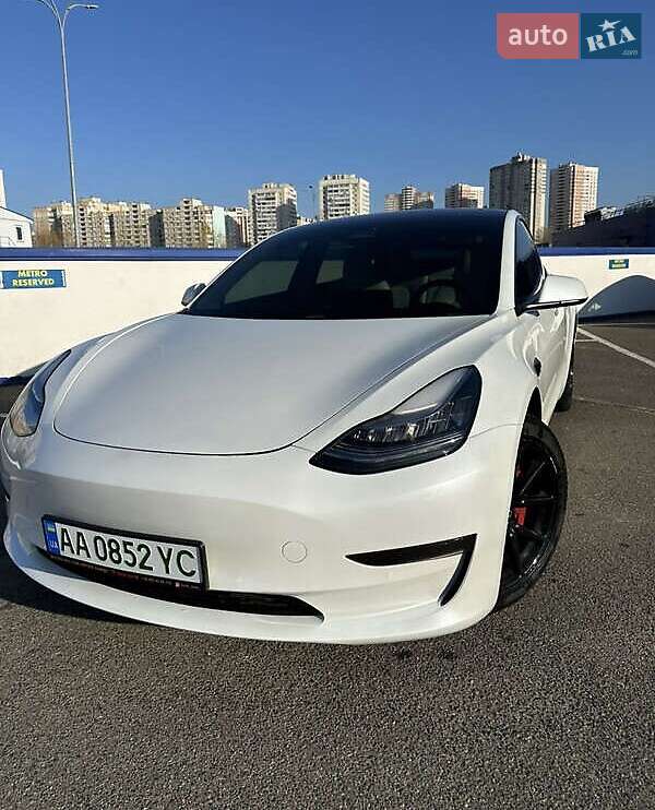 Tesla Model 3 (2020)
