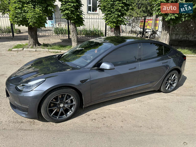 Tesla Model 3 (2022)