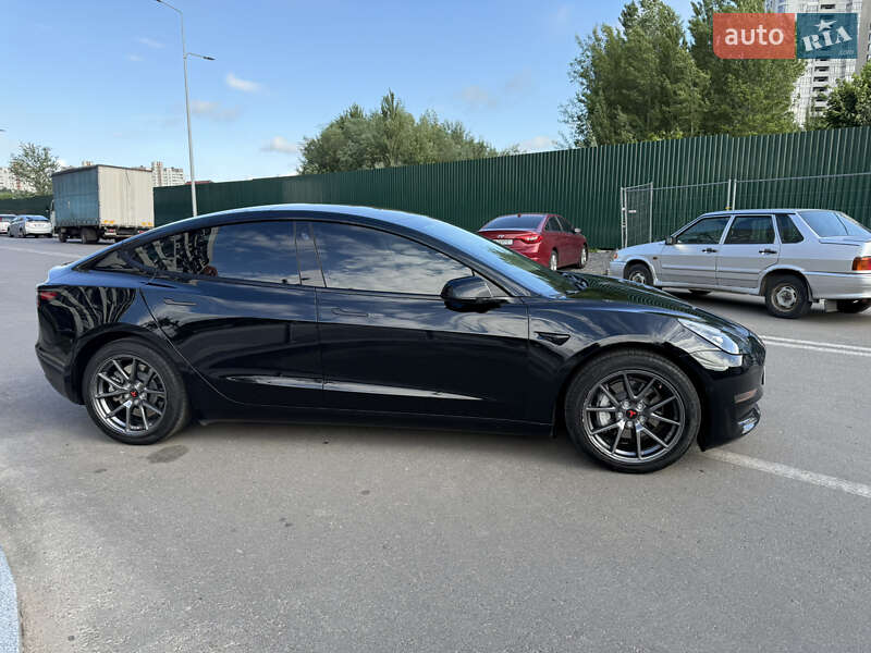 Tesla Model 3 (2021)