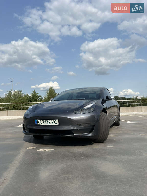 Tesla Model 3 (2022)