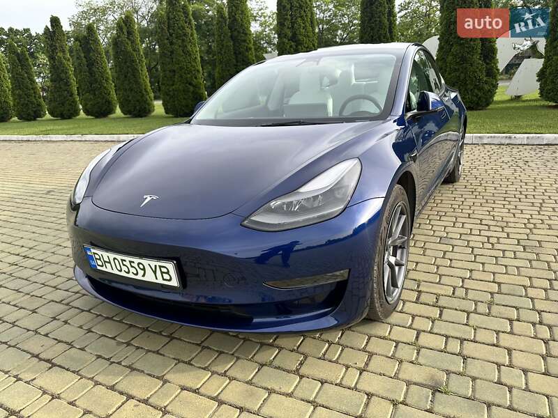 Tesla Model 3 (2022)